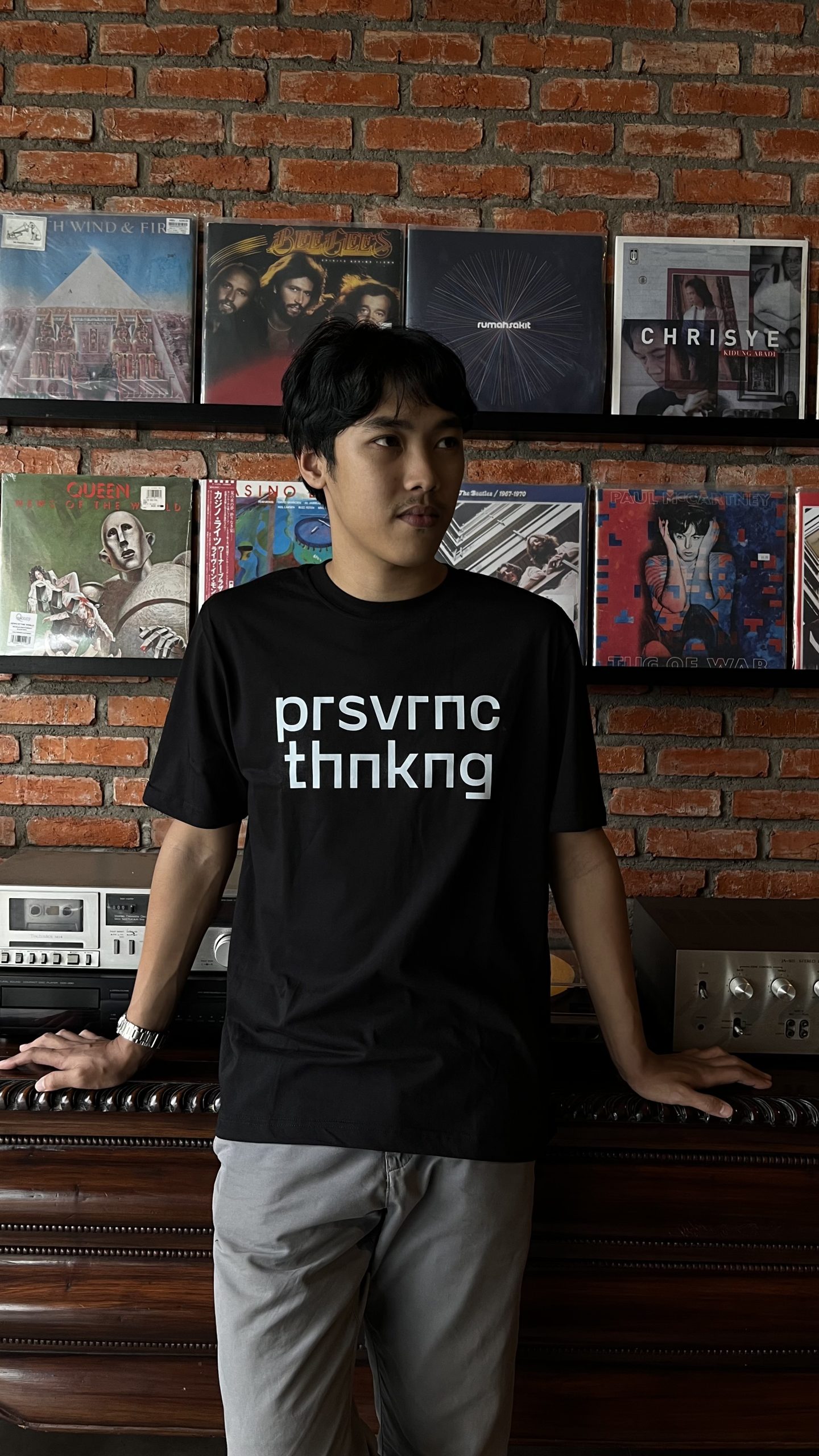 PRSVRNC THNKNG Font Bold - tampilan 1